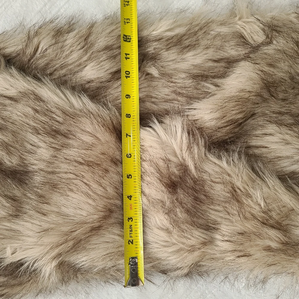 Plush Brown Faux Fur Scarf for Cozy Wraps